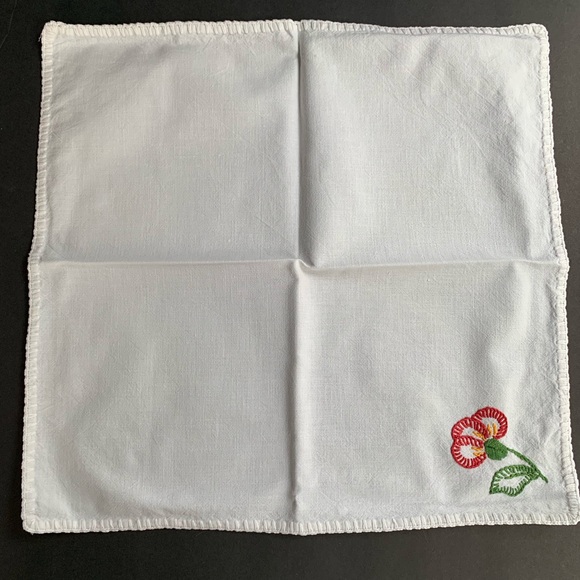 4 Vintage 1940s Flour Sack Embroidered Napkins - Picture 3 of 7